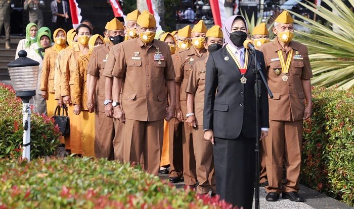 Peringati Hari Veteran, Wali Kota Batu Pimpin Tabur Bunga di TMP Suropati Peringati Hari Veteran, Wali Kota Batu Pimpin Tabur Bunga di TMP Suropati