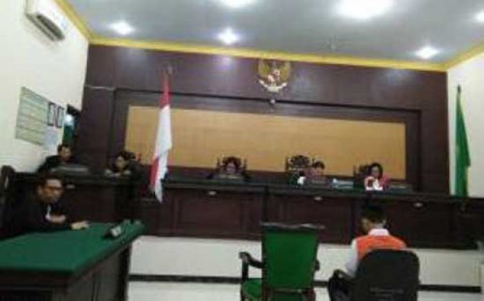 Warga Pohkecik Beji Jadi Kurir Sabu-sabu, Dipidana 6 Tahun dan Didenda Rp 1 Miliar Warga Pohkecik Beji Jadi Kurir Sabu-sabu, Dipidana 6 Tahun dan Didenda Rp 1 Miliar