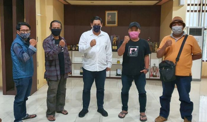 Wali Kota Kediri Tolak Beri Izin Makan dan Minum di Tempat Bagi Pengunjung Warkop Wali Kota Kediri Tolak Beri Izin Makan dan Minum di Tempat Bagi Pengunjung Warkop