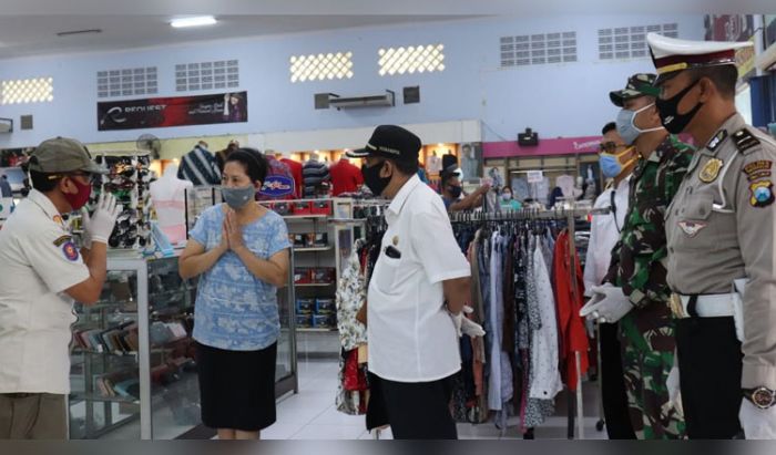 Pastikan Penerapan Social dan Physical Distancing, Petugas Gabungan di Trenggalek Gelar Operasi Pastikan Penerapan Social dan Physical Distancing, Petugas Gabungan di Trenggalek Gelar Operasi