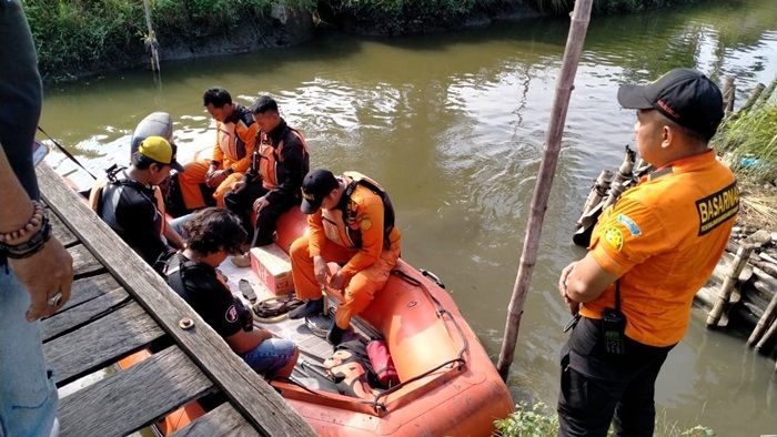 H2 Pencarian Korban Dugaan Pembunuhan di Sungai Lingkar Timur Sidoarjo H2 Pencarian Korban Dugaan Pembunuhan di Sungai Lingkar Timur Sidoarjo