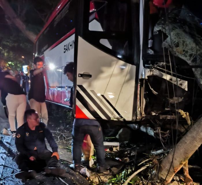 Bus Pariwsata Rombongan SMK TI Denpasar Alami Rem Blong di Kota Batu, 4 Orang Dinyatakan Tewas Bus Pariwsata Rombongan SMK TI Denpasar Alami Rem Blong di Kota Batu, 4 Orang Dinyatakan Tewas