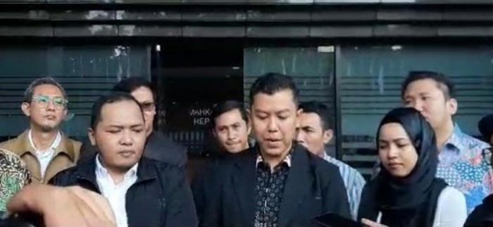 Prabowo-Gibran Terancam Gugur, 98 Advokat Gugat ke MK Minta Usia Capres-Cawapres 40 -70 Tahun Prabowo-Gibran Terancam Gugur, 98 Advokat Gugat ke MK Minta Usia Capres-Cawapres 40 -70 Tahun