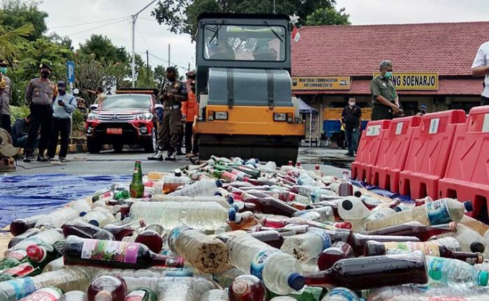 Polres Madiun Kota Musnahkan Ratusan Botol Miras dan Knalpot Brong Hasil Operasi Pekat Semeru 2021 Polres Madiun Kota Musnahkan Ratusan Botol Miras dan Knalpot Brong Hasil Operasi Pekat Semeru 2021