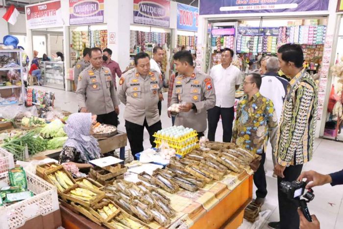 Jaga Kestabilan Harga Pangan, Wakapolres Ngawi Blusukan ke Pasar-pasar