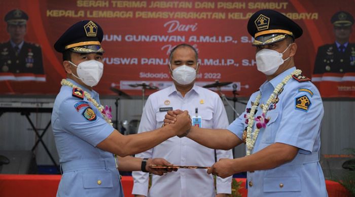 Sertijab, Gun Gun Gunawan Serahkan Tongkat Kepemimpinan Lapas Surabaya ke Jalu Yuswa Panjang Sertijab, Gun Gun Gunawan Serahkan Tongkat Kepemimpinan Lapas Surabaya ke Jalu Yuswa Panjang