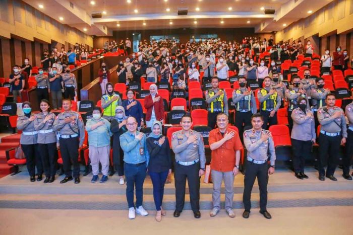 Polrestabes Surabaya Percayakan Mahasiswa Sebagai Influencer Ketertiban Berlalu Lintas Polrestabes Surabaya Percayakan Mahasiswa Sebagai Influencer Ketertiban Berlalu Lintas