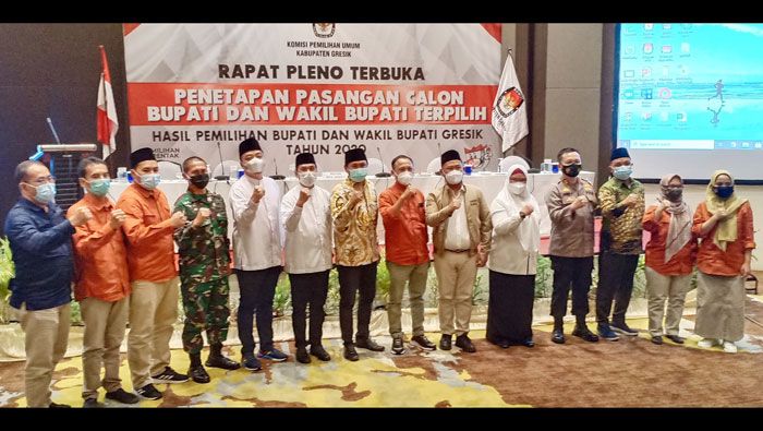 Hadiri Pleno Penetapan Gus Yani - Bu Min, Pasangan Qosim - Alif Ucapkan Selamat Hadiri Pleno Penetapan Gus Yani - Bu Min, Pasangan Qosim - Alif Ucapkan Selamat