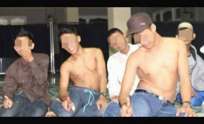Geger, Lima Remaja Lampung Lecehkan Islam, di Masjid hanya Kenakan Celana Dalam Geger, Lima Remaja Lampung Lecehkan Islam, di Masjid hanya Kenakan Celana Dalam