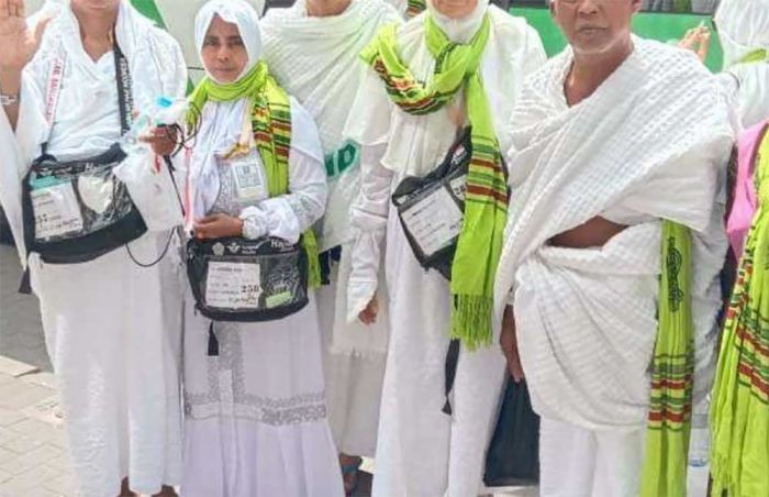 Ketua Kloter Jemaah Haji Bangkalan Bagikan Tips Agar Sandal Tidak Hilang di Masjidil Haram Ketua Kloter Jemaah Haji Bangkalan Bagikan Tips Agar Sandal Tidak Hilang di Masjidil Haram