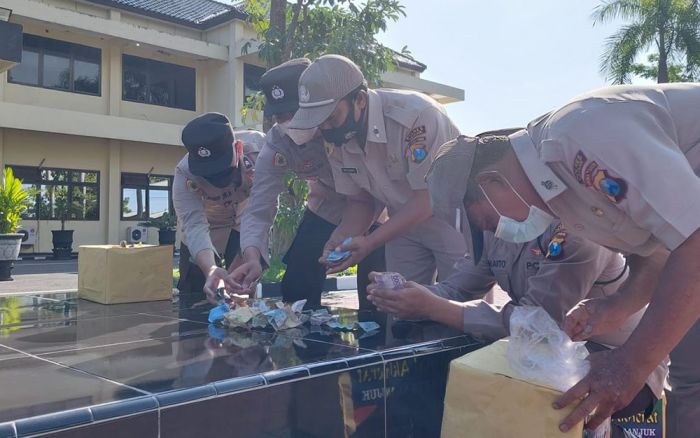 Polres Nganjuk Galang Dana untuk Bantu Anggota yang Isoman Polres Nganjuk Galang Dana untuk Bantu Anggota yang Isoman