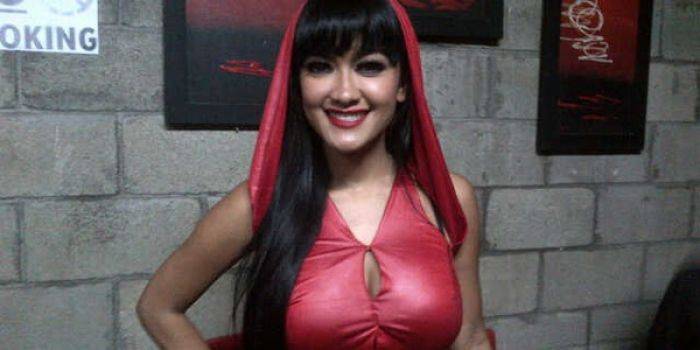 Jupe Mengaku Mau Mati Saat Dilabrak Pacar Gaston Lewat SMS Jupe Mengaku Mau Mati Saat Dilabrak Pacar Gaston Lewat SMS