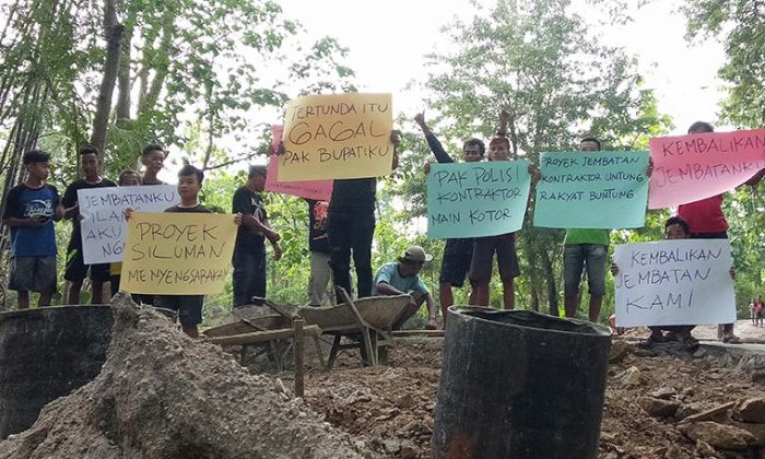Tuding Kontraktor Main Kotor, Warga Bulak Balong Ponorogo Demo Tuntut Jembatan Diselesaikan Tuding Kontraktor Main Kotor, Warga Bulak Balong Ponorogo Demo Tuntut Jembatan Diselesaikan