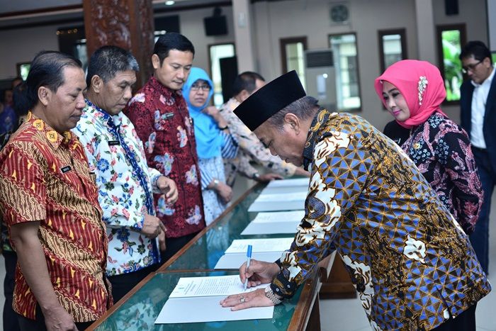 SAKIP Dapat B, Bupati Lamongan Minta 23 Kecamatan Tingkatkan Kinerja SAKIP Dapat B, Bupati Lamongan Minta 23 Kecamatan Tingkatkan Kinerja