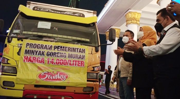 Maksimalkan Kebutuhan Masyarakat, Pemprov Jatim Kirim 3.500 Ton Miinyak Goreng ke 38 Daerah Maksimalkan Kebutuhan Masyarakat, Pemprov Jatim Kirim 3.500 Ton Miinyak Goreng ke 38 Daerah