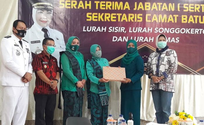 Gelar Sertijab Lurah dan Sekcam, Wali Kota Batu: Terus Tingkatkan Prestasi Gelar Sertijab Lurah dan Sekcam, Wali Kota Batu: Terus Tingkatkan Prestasi