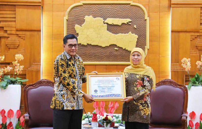Raih Penghargaan dari Ombudsman RI, Khofifah: Digitalisasi Percepat Akses Layanan Publik di Jatim Raih Penghargaan dari Ombudsman RI, Khofifah: Digitalisasi Percepat Akses Layanan Publik di Jatim