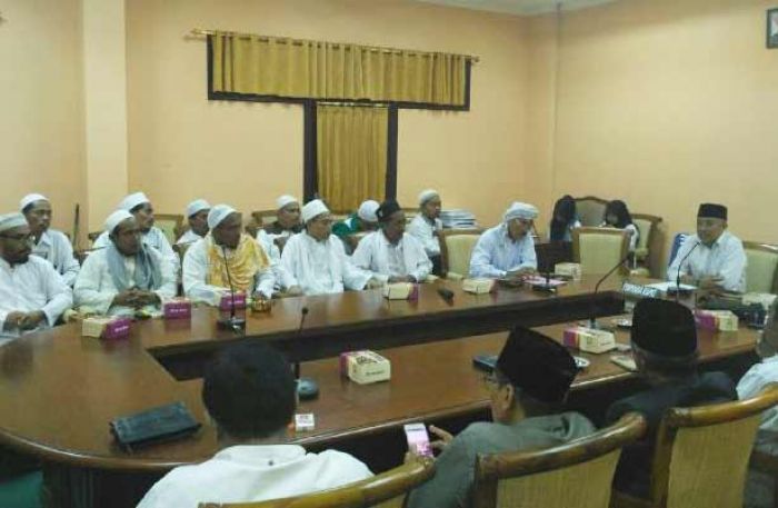 Datangi Dewan, Ulama Madura Kecam Perlakuan Ahok dan Wacana Sertifikasi Khatib Datangi Dewan, Ulama Madura Kecam Perlakuan Ahok dan Wacana Sertifikasi Khatib