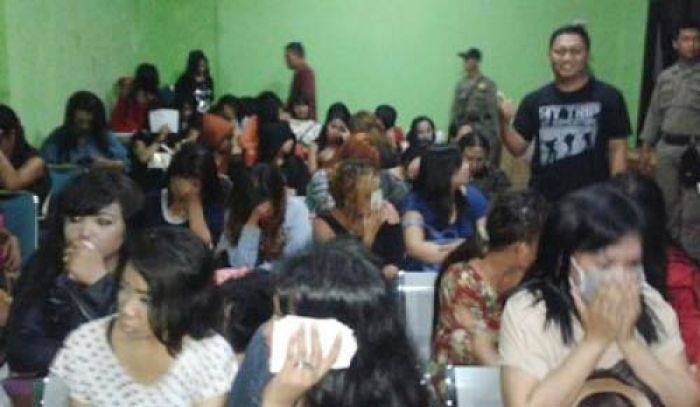 Razia Karaoke di Sidoarjo Disinyalir Bocor, hanya Jaring 44 Pemandu Lagu Razia Karaoke di Sidoarjo Disinyalir Bocor, hanya Jaring 44 Pemandu Lagu