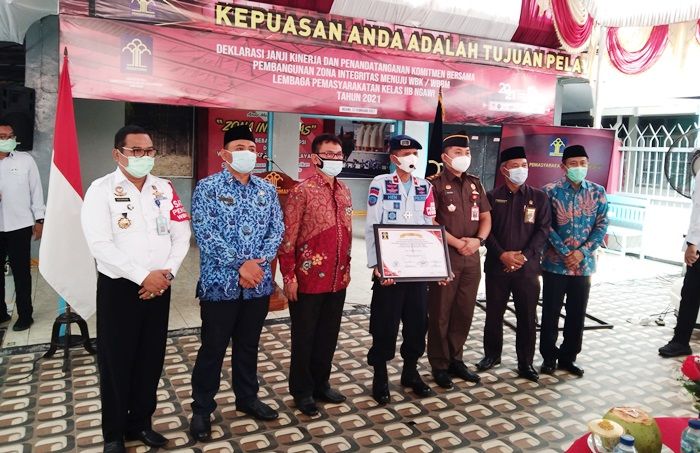 Lapas Ngawi Gelar Ikrar Menuju WBK Disaksikan Anggota Komisi III DPR RI Lapas Ngawi Gelar Ikrar Menuju WBK Disaksikan Anggota Komisi III DPR RI