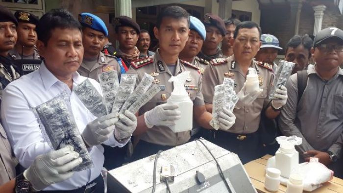 Polisi Gerebek Rumah Produksi Pil PCC di Sidoarjo, Jutaan Butir Pil Disita