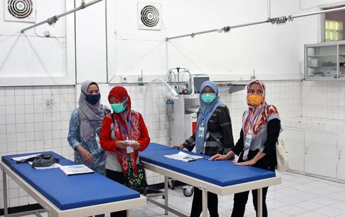 Kisah Kegigihan Relawan Nakes RS Darurat Covid-19 Kota Kediri Dalam Mendapat Izin Keluarga Kisah Kegigihan Relawan Nakes RS Darurat Covid-19 Kota Kediri Dalam Mendapat Izin Keluarga