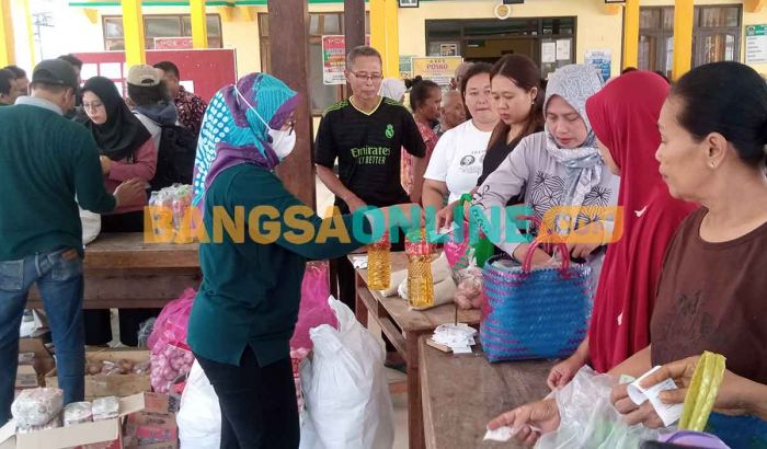 Bantu Tekan Inflasi, Disdagkopum Madiun Gelar Pasar Murah di Desa Dimong Bantu Tekan Inflasi, Disdagkopum Madiun Gelar Pasar Murah di Desa Dimong