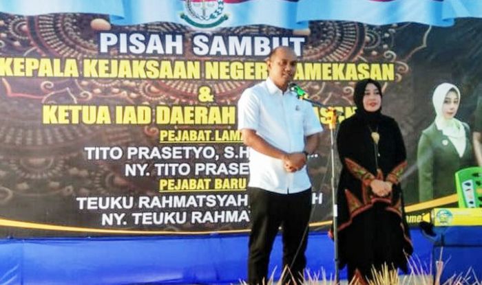 Pisah Sambut Kajari Pamekasan, Teuku Rahmatsyah Berharap Bisa Lanjutkan Prestasi Tito Pisah Sambut Kajari Pamekasan, Teuku Rahmatsyah Berharap Bisa Lanjutkan Prestasi Tito