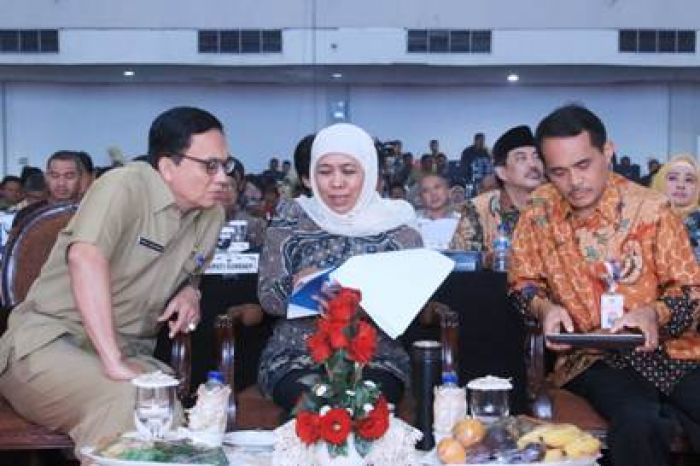 Cairkan Dana Desa Rp 3,06 Triliun, Khofifah Minta Kades Fokus Penurunan Kemiskinan Cairkan Dana Desa Rp 3,06 Triliun, Khofifah Minta Kades Fokus Penurunan Kemiskinan