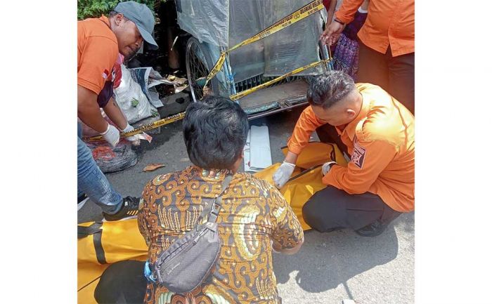 Penemuan Mayat Bayi Perempuan di Tempat Sampah Dukuh Pakis Belum Ditangani Polisi Penemuan Mayat Bayi Perempuan di Tempat Sampah Dukuh Pakis Belum Ditangani Polisi