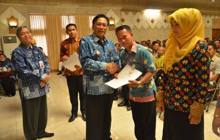 Sebanyak 842 PNS Gresik Terima SK Kenaikan Pangkat