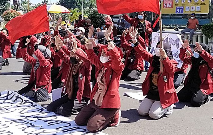 Mahasiswa Muhammadiyah Tuban Melawan, Geruduk Pemkab Bawa 6 Tuntutan Mahasiswa Muhammadiyah Tuban Melawan, Geruduk Pemkab Bawa 6 Tuntutan