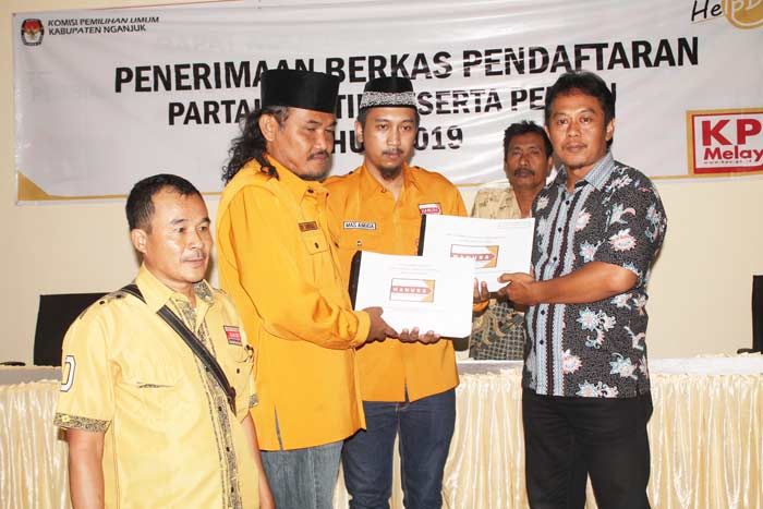 Di Nganjuk, Hanura Serahkan Dukungan Keanggotaan Paling Banyak Di Nganjuk, Hanura Serahkan Dukungan Keanggotaan Paling Banyak
