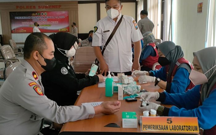 Pemeriksaan Kesehatan Personel Polda Jatim Ditempatkan di Polres Sumenep Pemeriksaan Kesehatan Personel Polda Jatim Ditempatkan di Polres Sumenep