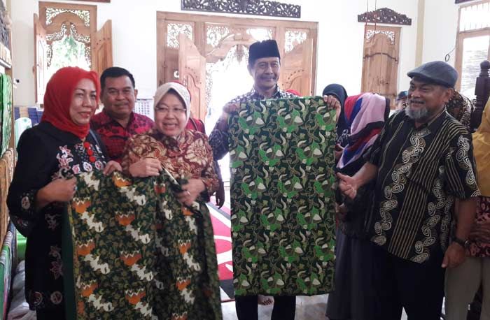 Risma Support Perajin Batik di Cerme Lor Gresik Risma Support Perajin Batik di Cerme Lor Gresik