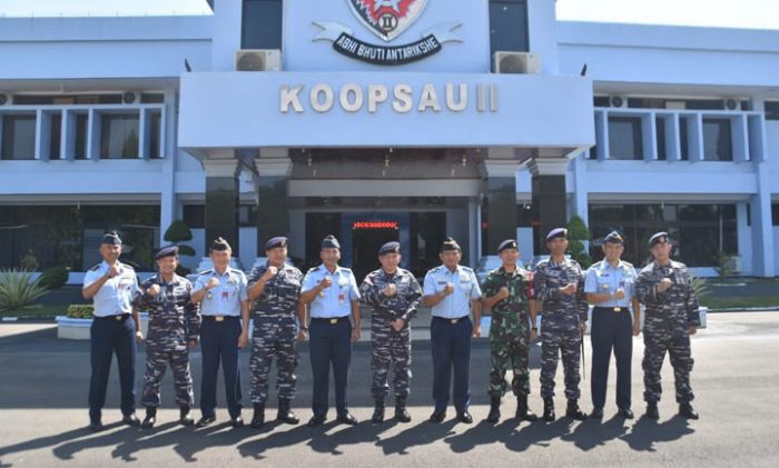 Tingkatkan Sinergitas Operasi di Wilayah Perbatasan, Danguspurla Koarmada Ii Kunjungi Koopsau II Tingkatkan Sinergitas Operasi di Wilayah Perbatasan, Danguspurla Koarmada Ii Kunjungi Koopsau II