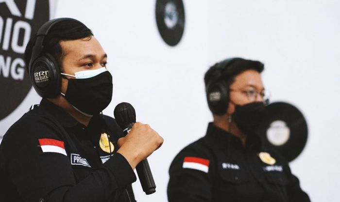 Kantor Imigrasi Malang Sosialisasikan Eazy Passport dan Inovasi Layanan di Radio Pemerintah Kantor Imigrasi Malang Sosialisasikan Eazy Passport dan Inovasi Layanan di Radio Pemerintah