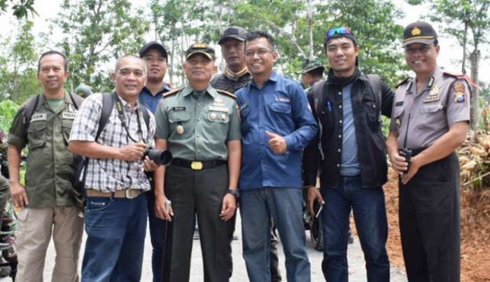 Tinjau TMMD di Magetan, Danrem 081/DSJ Akrab dengan Insan Media Tinjau TMMD di Magetan, Danrem 081/DSJ Akrab dengan Insan Media
