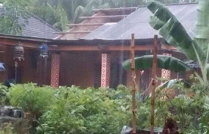 Angin Ribut Serang Sejumlah Rumah di Pacitan Angin Ribut Serang Sejumlah Rumah di Pacitan