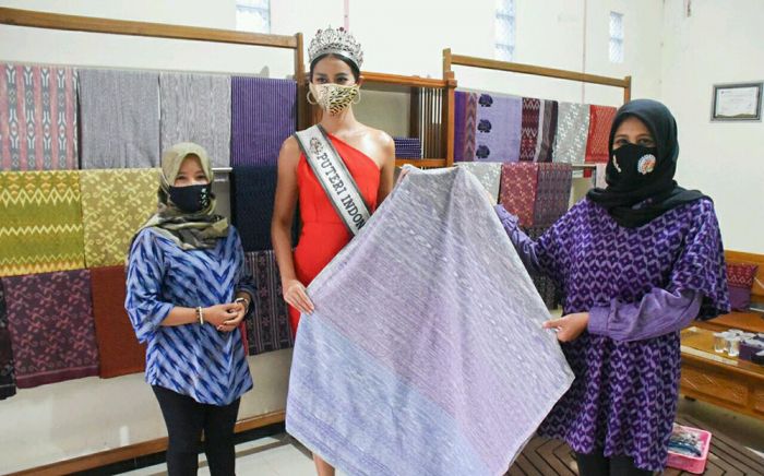Bermula dari Instagram, Tenun Ikat Kediri Tembus Pasar Jepang Bermula dari Instagram, Tenun Ikat Kediri Tembus Pasar Jepang
