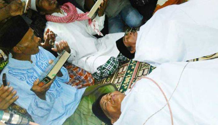 Dituding Punya Ilmu Santet, Dua Warga Lumajang Sumpah Pocong Dituding Punya Ilmu Santet, Dua Warga Lumajang Sumpah Pocong
