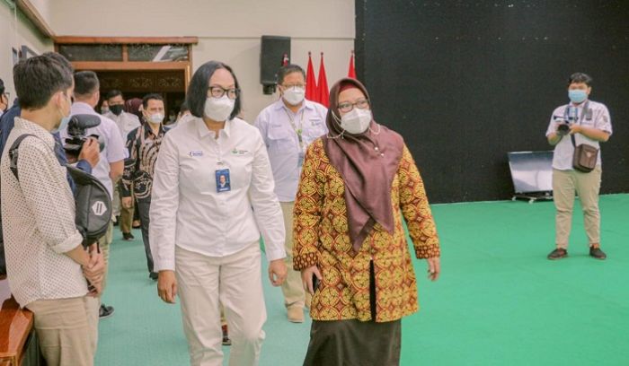 Tinjau Vaksinasi Booster di Petrokimia, Wabup Gresik: Semua Baik dan Halal Tinjau Vaksinasi Booster di Petrokimia, Wabup Gresik: Semua Baik dan Halal