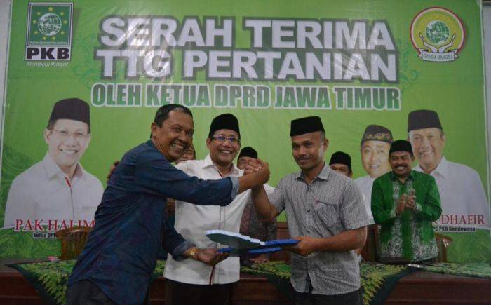 Ketua DPRD Jatim Gelontorkan Bantuan TTG pada Kelompok Tani Ketua DPRD Jatim Gelontorkan Bantuan TTG pada Kelompok Tani