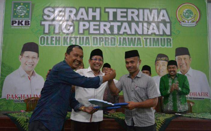 Ketua DPRD Jatim Gelontorkan Bantuan TTG pada Kelompok Tani