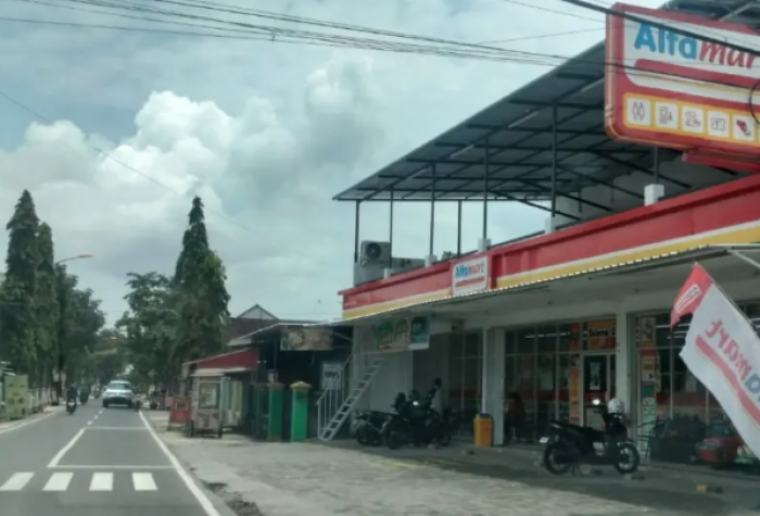 Satpol PP Bojonegoro Tak Kunjung Layangkan SP3 ke Enam Minimarket Bodong yang Masih Beroperasi Satpol PP Bojonegoro Tak Kunjung Layangkan SP3 ke Enam Minimarket Bodong yang Masih Beroperasi