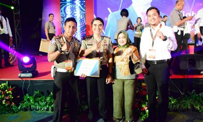 Polres Pasuruan Terima Penghargaan dari Kemenpan-RB di Bidang Pelayanan Optimal Polres Pasuruan Terima Penghargaan dari Kemenpan-RB di Bidang Pelayanan Optimal