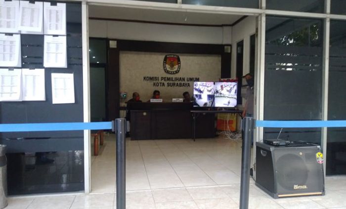 Satu Batalion Dalmas Diturunkan Amankan Kantor KPU Surabaya Satu Batalion Dalmas Diturunkan Amankan Kantor KPU Surabaya