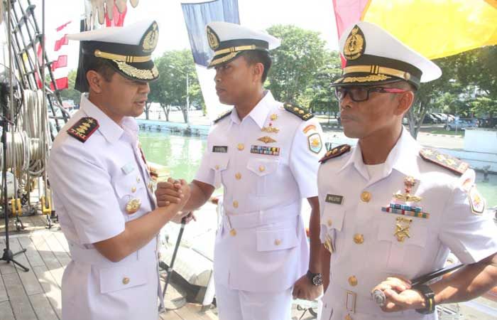 KRI Dewaruci, KRI Sungai Gerong-906, dan KAL Bawean-02 Berganti Komandan KRI Dewaruci, KRI Sungai Gerong-906, dan KAL Bawean-02 Berganti Komandan