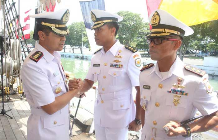 KRI Dewaruci, KRI Sungai Gerong-906, dan KAL Bawean-02 Berganti Komandan