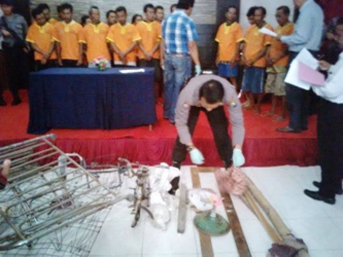 Polisi Tetapkan 17 Tersangka Perusak Rumah Diduga Pemilik Tuyul Polisi Tetapkan 17 Tersangka Perusak Rumah Diduga Pemilik Tuyul